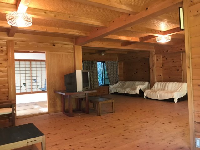 梅田町4丁目ログハウス風戸建ての内装