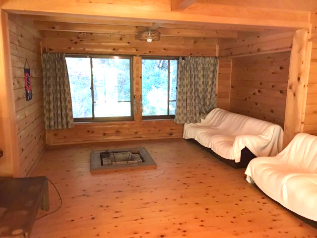 梅田町4丁目ログハウス風戸建ての洋室