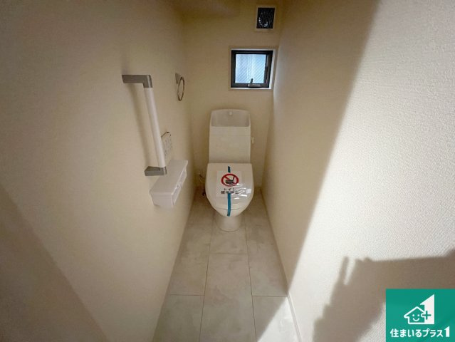 東大阪市大蓮北　新築一戸建ての外観|周辺は落ち着いた街並みの住宅地！子育てがしやすい住環境です！まだ未完成ですが、現地でしかわからない事もございます。是非一度ご覧ください。