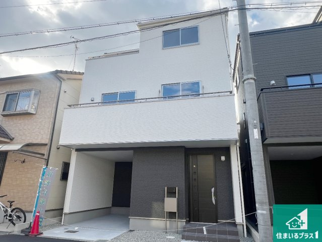 東大阪市大蓮北　新築一戸建ての外観|周辺は落ち着いた街並みの住宅地！子育てがしやすい住環境です！まだ未完成ですが、現地でしかわからない事もございます。是非一度ご覧ください。