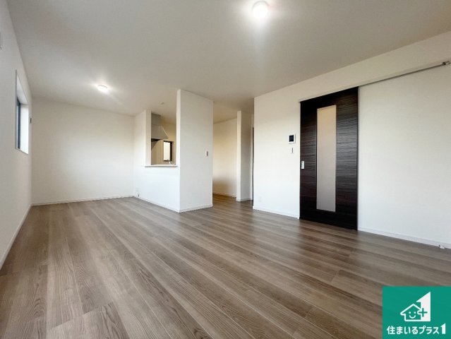 東大阪市大蓮北　新築一戸建ての前面道路含む現地写真|周辺は落ち着いた街並みの住宅地！子育てがしやすい住環境です！まだ未完成ですが、現地でしかわからない事もございます。是非一度ご覧ください。