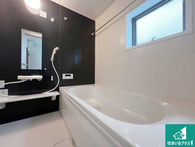 東大阪市大蓮北　新築一戸建ての前面道路含む現地写真|周辺は落ち着いた街並みの住宅地！子育てがしやすい住環境です！まだ未完成ですが、現地でしかわからない事もございます。是非一度ご覧ください。