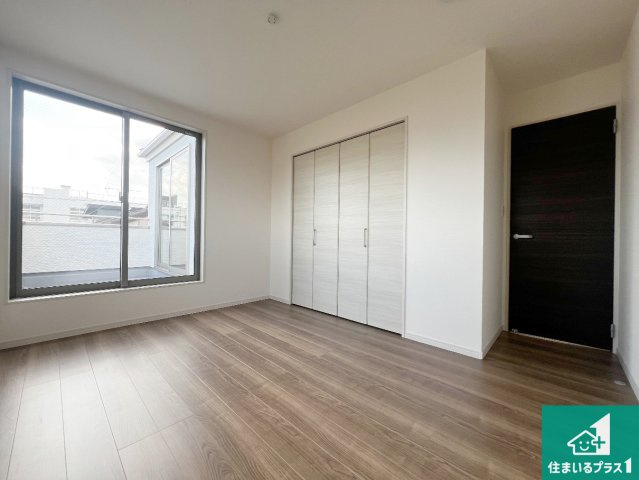 東大阪市大蓮北　新築一戸建ての外観|周辺は落ち着いた街並みの住宅地！子育てがしやすい住環境です！まだ未完成ですが、現地でしかわからない事もございます。是非一度ご覧ください。