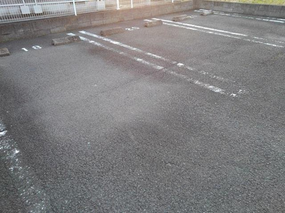 【駐車場】 | アルカディアⅢ | 駐車場に車を止められます