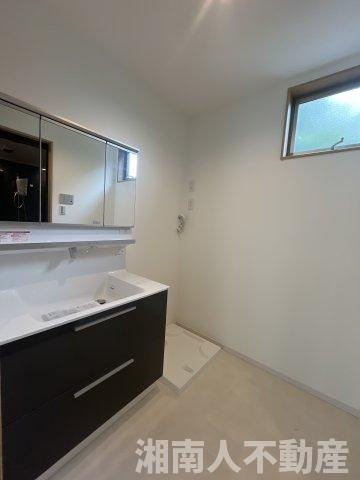 平塚市御殿4丁目　中古戸建の独立洗面台|朝の支度にも助かる、独立の洗髪洗面化粧台