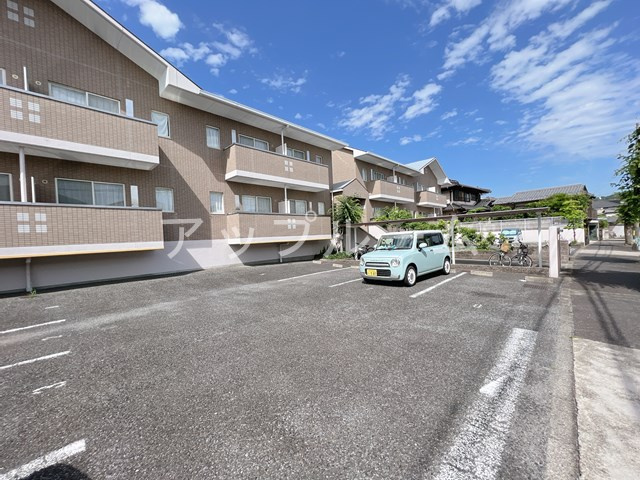 クレール　iの駐車場