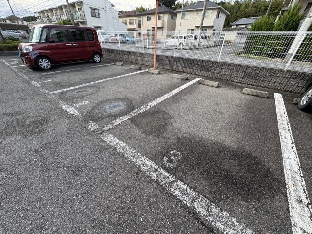 ポレール伊川　Ⅱの駐車場