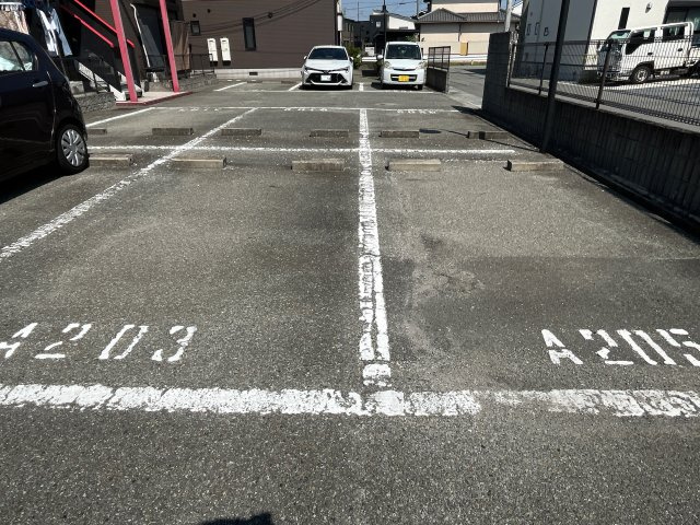 ディアス北新在家Ｂ棟の駐車場