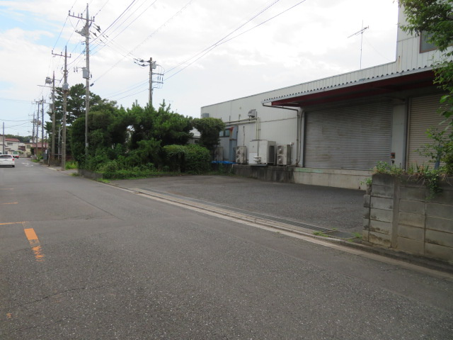 朝霞市大字上内間木の倉庫
