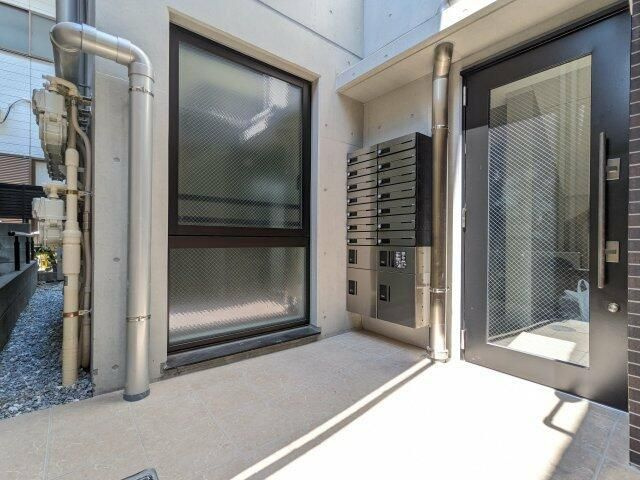 ブランドール坂下三丁目のエントランス