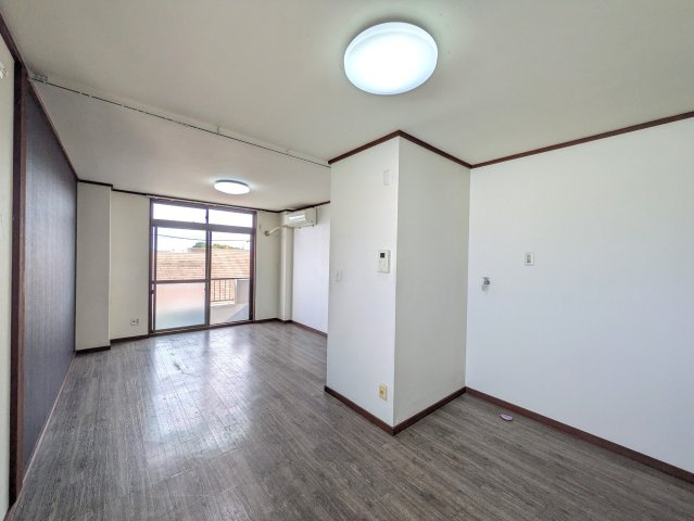 ハイツモンシェリーの居間・リビング