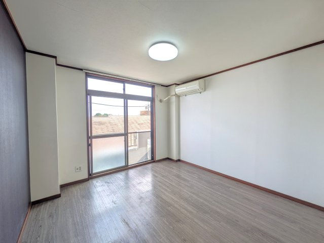 ハイツモンシェリーの居間・リビング