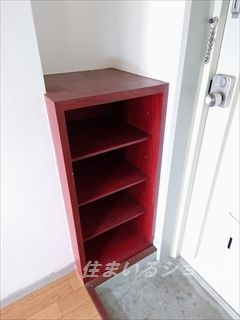 岩岡ビルの玄関|シューズボックスあり