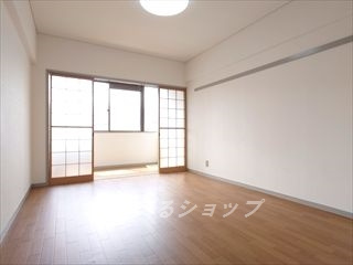 岩岡ビルの居間・リビング