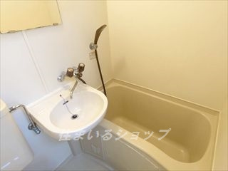 岩岡ビルの浴室