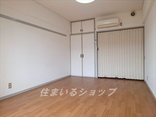 岩岡ビルの寝室