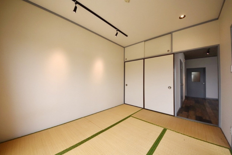 新座市野寺2丁目　満室稼働中　一棟売アパートの和室