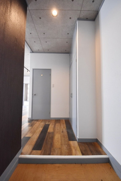 新座市野寺2丁目　満室稼働中　一棟売アパートの玄関