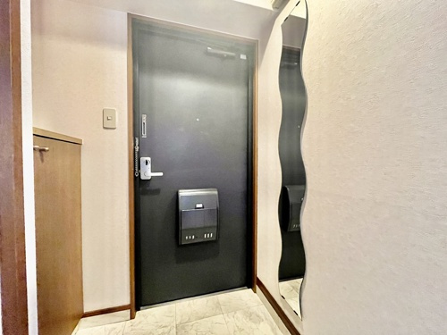 Niceマンション白山の玄関