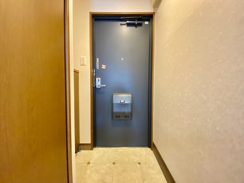 Niceマンション白山の玄関