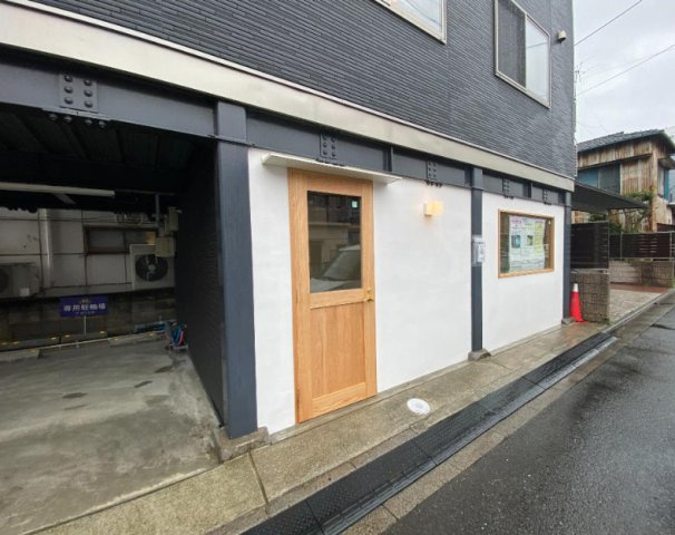 朝霞市仲町1丁目　満室稼働中　売店舗事務所ビルの外観