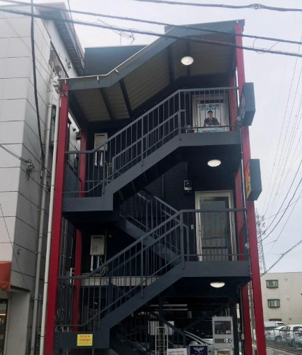 朝霞市仲町1丁目　満室稼働中　売店舗事務所ビルの外観