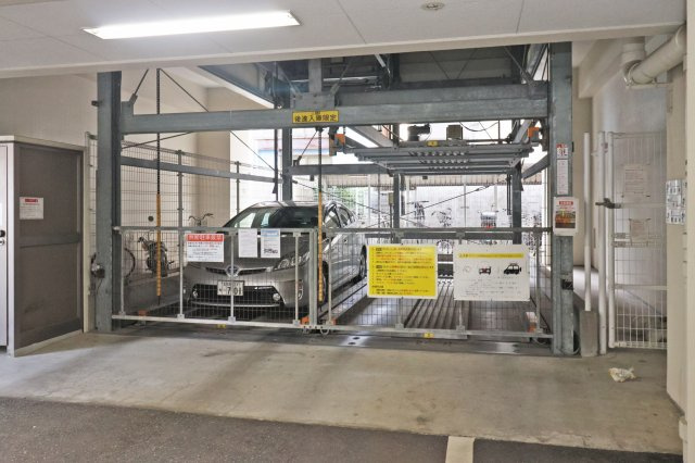 レスプリ・メゾンデリス　6階の駐車場