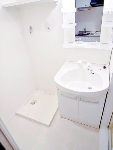 レスプリ・メゾンデリス　6階の洗面所|別号室のものになります。現状優先。