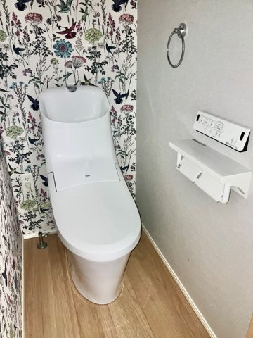 根津戸建のトイレ