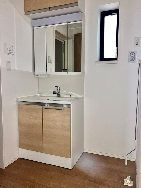 根津戸建の洗面所