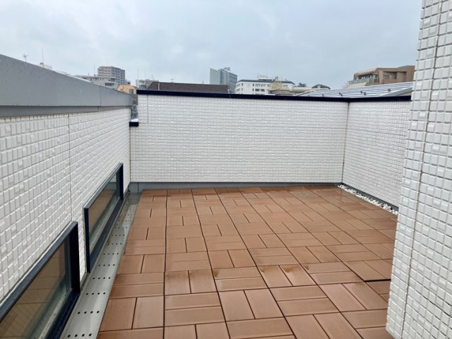 根津戸建のバルコニー