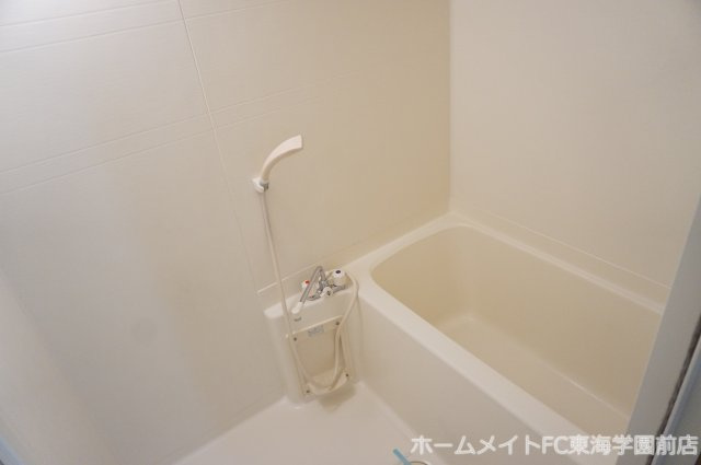 ソリテール麻生田の浴室