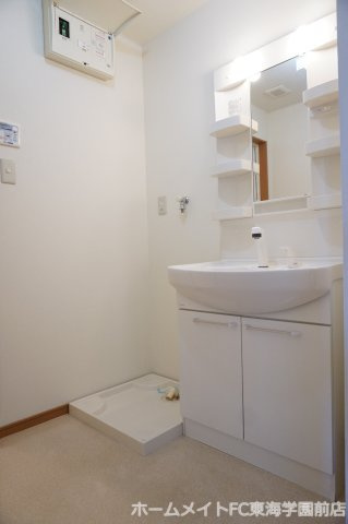 ソリテール麻生田の洗面所