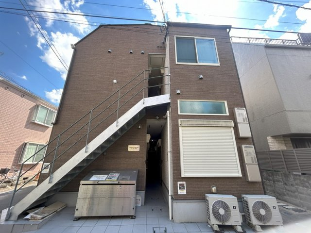 世田谷区駒沢４丁目のアパートのエントランス