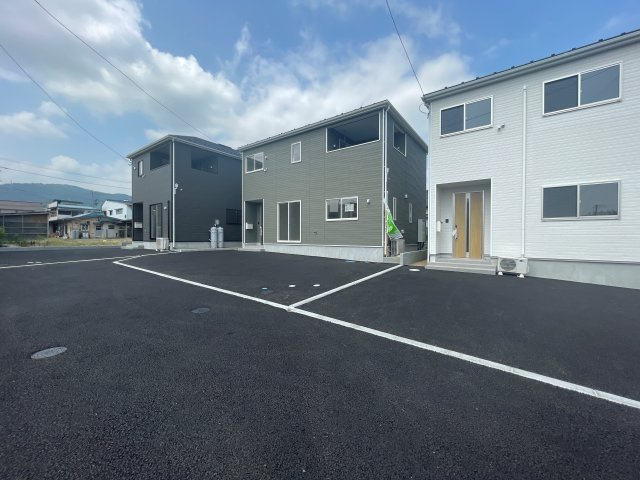 新築戸建・建売　伊達郡桑折町字北町　CRADLE GARDEN　全3棟の駐車場