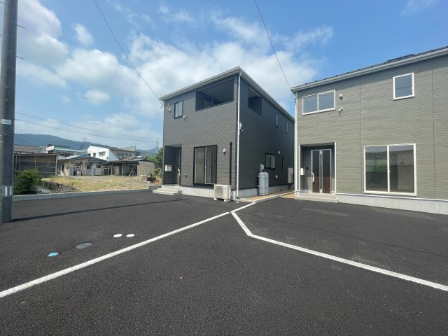 新築戸建・建売　伊達郡桑折町字北町　CRADLE GARDEN　全3棟の駐車場