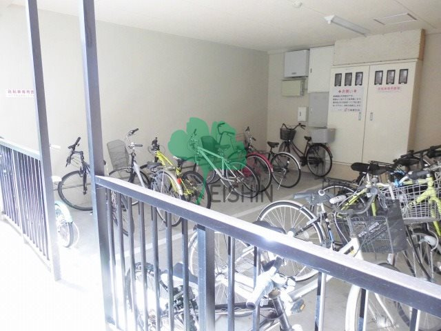 STUDIO Y(スタジオワイ)の駐車場