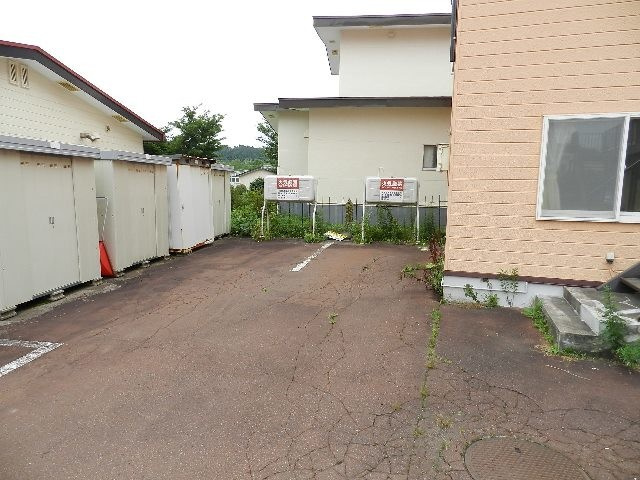 アバンセ16の駐車場