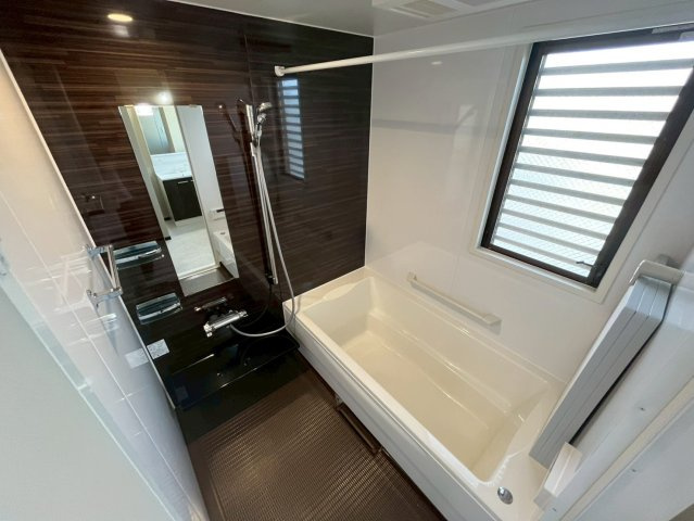 RIBEIRAⅠ～リベイラワン～の浴室|1坪バス、窓あり