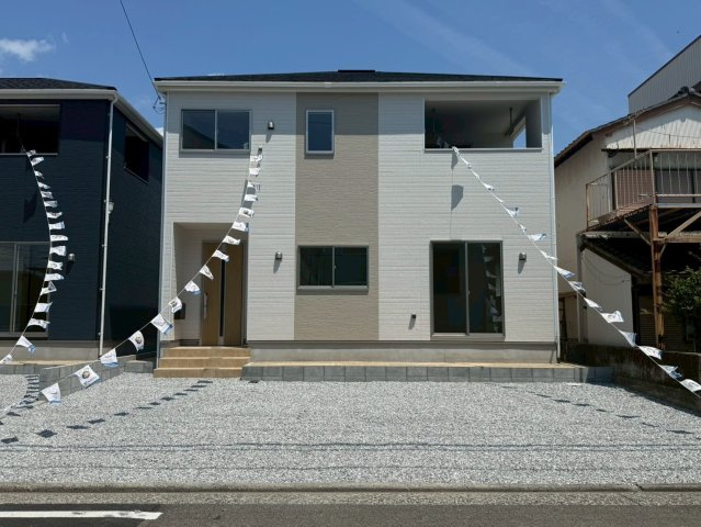 若松町の外観|南向きで陽当たり良好◎ゆとりの間取りと駐車3台可の新築住宅◎