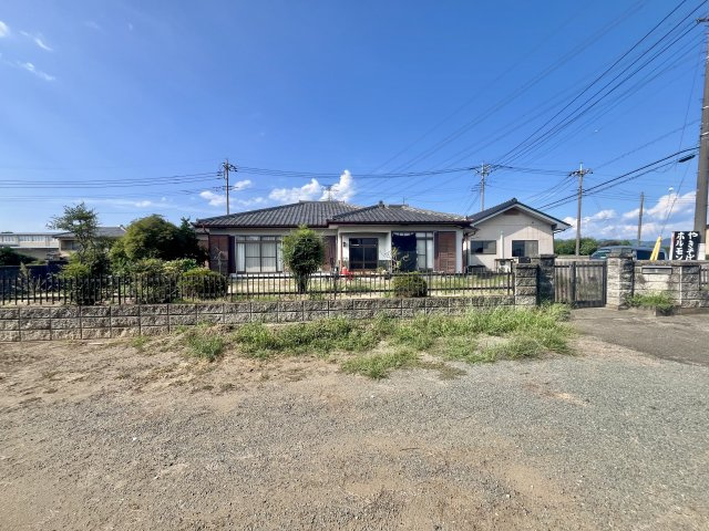 【中古戸建】伊勢崎市赤堀鹿島の外観|特徴のある個性的な住まいと美しい街並み、そして住みやすい環境を、ぜひ現地でご覧になりませんか。お気軽にお問合せください(^^)
