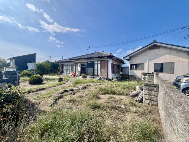 【中古戸建】伊勢崎市赤堀鹿島の外観|南側の日当たりの良いお庭は、芝生を植えて子どもやペットが走り回れるようにすると、さらに屋外で過ごす時間を楽しめます。