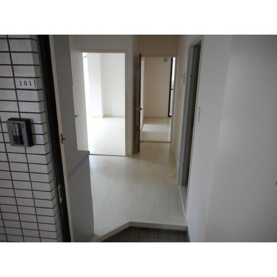 サンライズＦＭファーストマンションのエントランス
