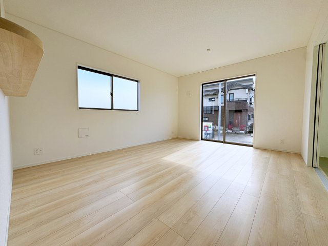 新築戸建・建売　郡山市富田町第19　CRADLE GARDEN　全8棟の居間・リビング|ホワイトを基調とした明るく開放的なLDKです！