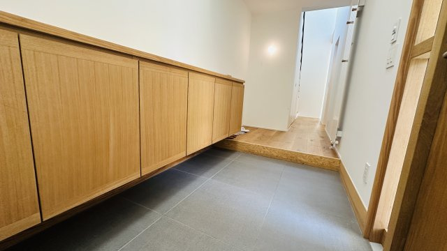 西軽井沢 追分エリア 断熱に優れた築浅中古戸建の玄関