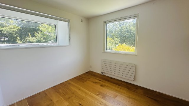 西軽井沢 追分エリア 断熱に優れた築浅中古戸建の洋室|2F洋室。