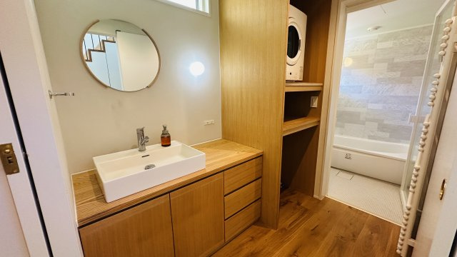 西軽井沢 追分エリア 断熱に優れた築浅中古戸建の独立洗面台|洗面、脱衣所