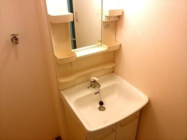 アトリエ ブランシェ A・Bの洗面所|広い洗面スペース