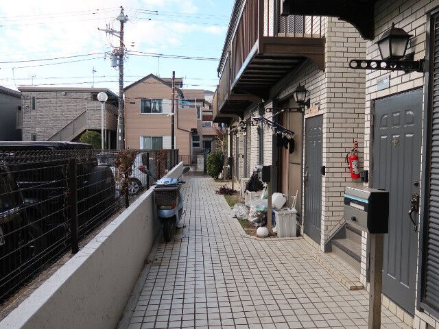 ローズアパートQ16番館のエントランス