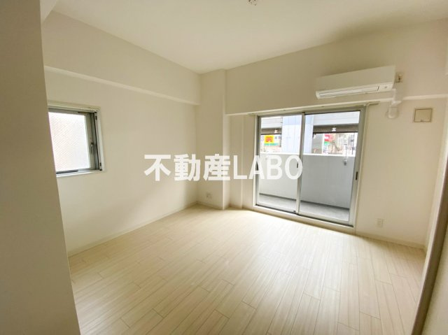 セオリー大阪ベイシティの居間・リビング